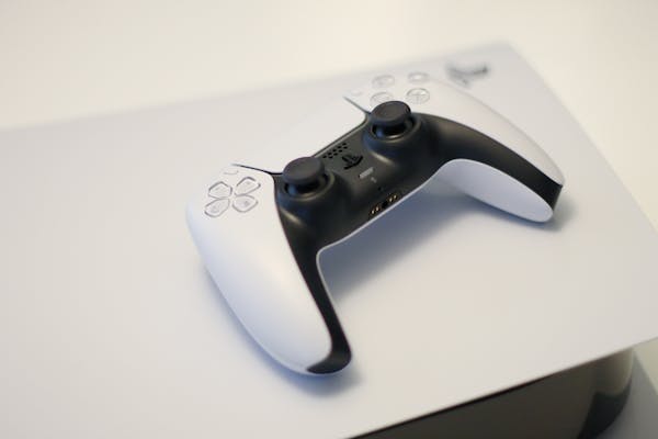 PS5 DualSense white controller